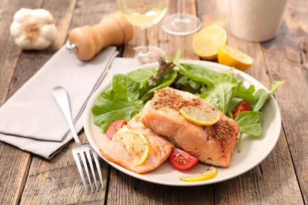 Filete Salmón Con Verduras Vista Cerca — Foto de Stock