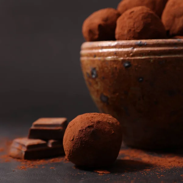 Конфеты Шоколадными Трюфелями Миске — стоковое фото
