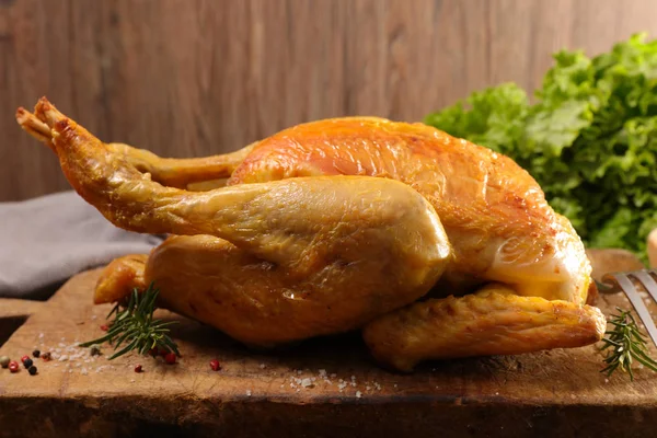Kurczak Pieczony Warzywami Talerzu Zbliżenie — Zdjęcie stockowe