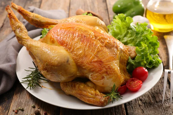 Kurczak Pieczony Warzywami Talerzu Zbliżenie — Zdjęcie stockowe