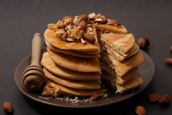 Fındıklı, iştah açıcı ev yapımı kek görünümü kapatın