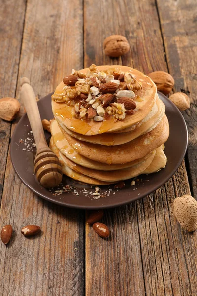 Fındıklı, iştah açıcı ev yapımı kek görünümü kapatın