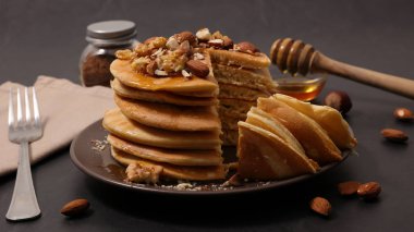 şurubu ve fındık ile gözleme