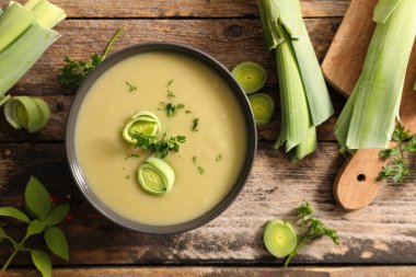 Bir kase pırasa çorbası