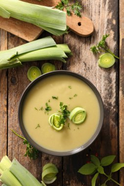 Bir kase pırasa çorbası