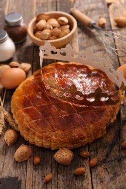 İsa'nın Doğuşu pasta ve taç ahşap tablo 