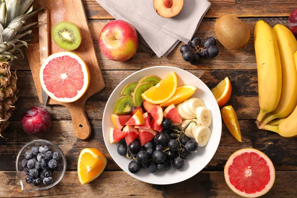 kase meyve üzerinde ahşap masa Üstten Görünüm