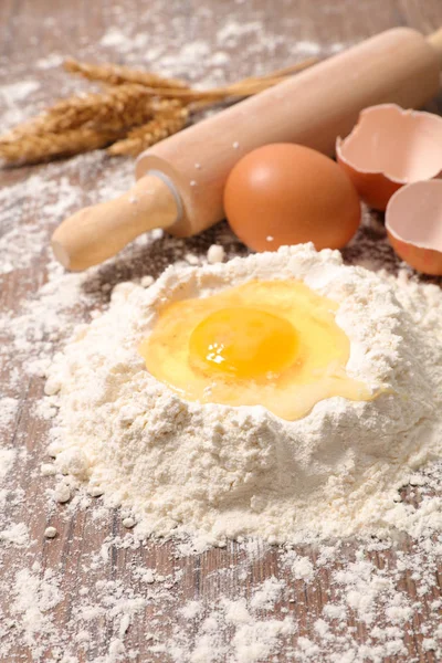 Flour Egg Wooden Table — Stock Photo, Image