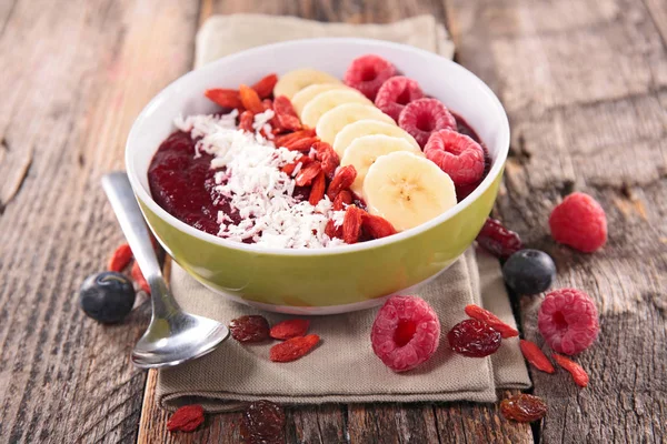 Frisk Smoothie Bowl Träbord — Stockfoto