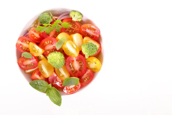 Beyaz Izole Fesleğen Üstten Görünüm Domates Salatası — Stok fotoğraf