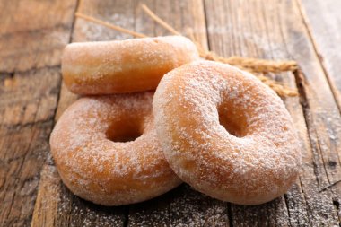lezzetli şeker çörek ahşap tablo