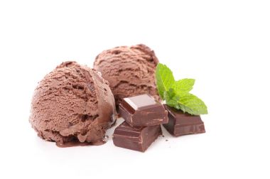 Çikolatalı dondurma üzerine beyaz izole