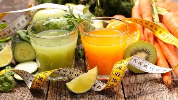 Healhty のスムージー 果物と野菜のジュース — ストック写真