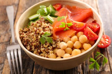 ahşap masa, trendy vejetaryen salata Buda kase