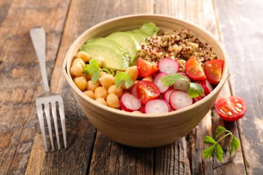 ahşap masa, trendy vejetaryen salata Buda kase