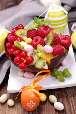 ahşap tablo Easter meyve salatası