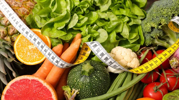 Close View Fresh Fruit Vegetables Measuring Tape — Stock Photo, Image