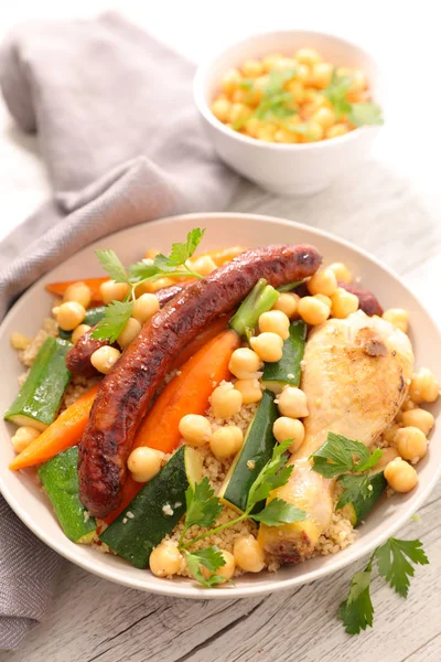 Couscous Mit Grieß Und Fleisch Mit Gemüse Schüssel — Stockfoto