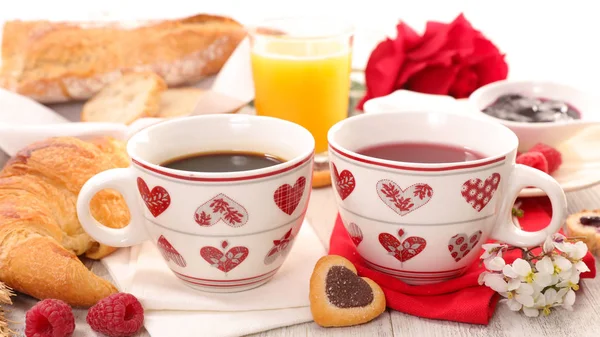 Desayuno Con Café Con Croissant Rosa Concepto Día San Valentín —  Fotos de Stock