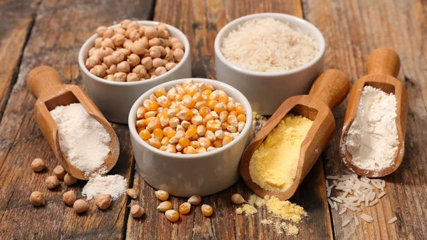 Conjunto Tigela Com Culturas Cereais Colheres Com Farinha Sobre Fundo — Fotografia de Stock