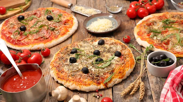 Blandade Pizza Med Ingrediens — Stockfoto