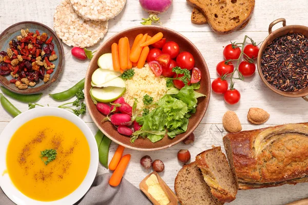 Auswahl Veganen Lebensmitteln Auf Holztisch — Stockfoto