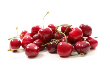 Beyaz arka plan üzerinde izole taze kiraz yığını