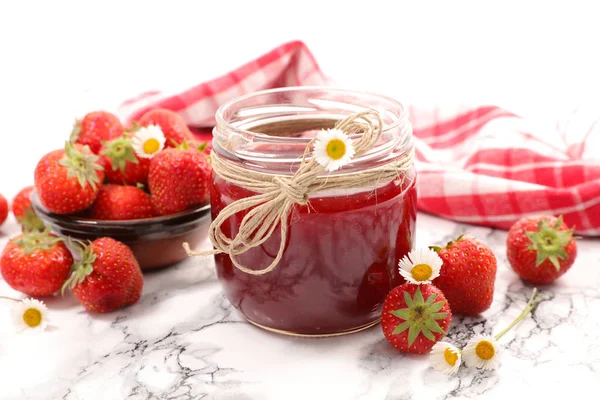 Leckere Erdbeermarmelade Glas Auf Marmortisch — Stockfoto