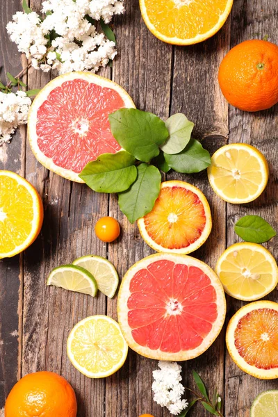 Diverse Citrusfrukter Trä Bakgrund — Stockfoto