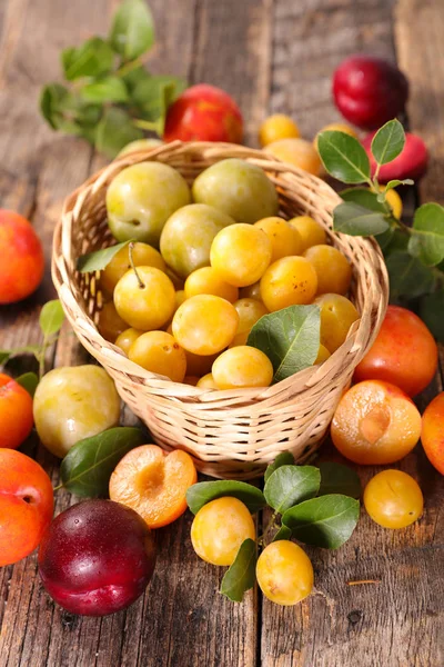 Fresh Colorful Plums Wicker Basket — Stock Photo, Image