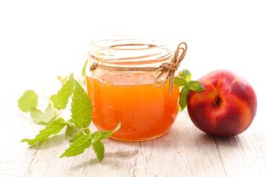  Nane ve hafif ahşap zemin üzerine taze şeftali kavanoza şeftali reçeli