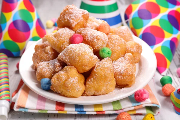 Beignets Frits Pour Carnaval Sur Assiette Blanche — Photo