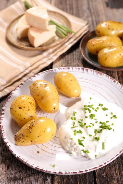 Bibeleskaes Kaas Met Aardappelen Witte Plaat Duitse Keuken Concept — Stockfoto