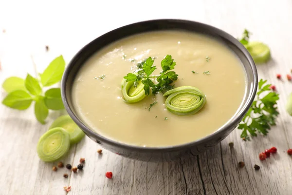 Bowl Leek Soup Wooden Table Close — Stock Photo, Image