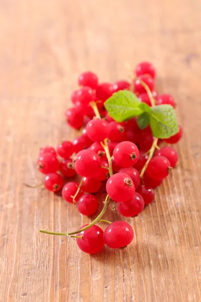 Close View Red Currants Wooden Table — Stock Photo, Image