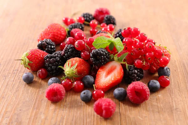 Pile Fresh Ripe Berries Wooden Table — Stock Photo, Image