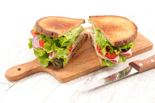 Deliccious Sandwich Met Ham Houten Bord — Stockfoto