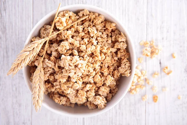 Bol Muesli Sur Plaque Blanche Fermer — Photo