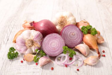 çeşitli sarımsak ve soğan yakından görmek 