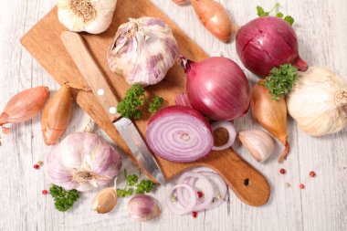 çeşitli sarımsak ve soğan yakından görmek 