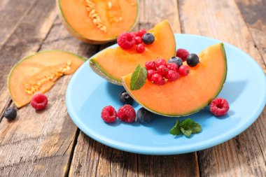 taze kavun ve çilek, yakından görmek 