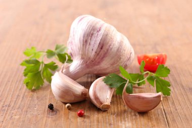 sarımsak ve maydanoz yakından görmek ahşap tablo 