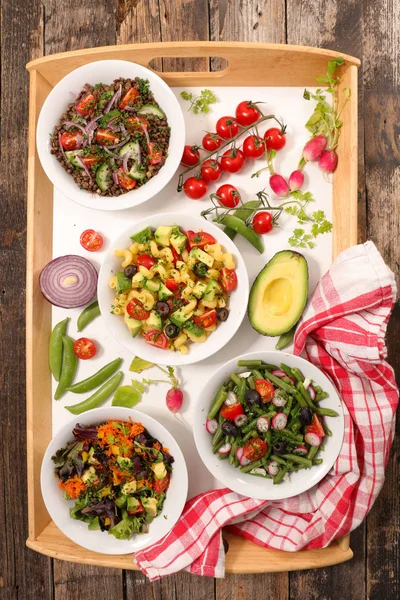 Cuencos Ensalada Verduras Sobre Mesa Madera —  Fotos de Stock