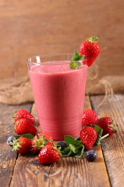 Çilekli milkshake ya da iki yüzlü görmek