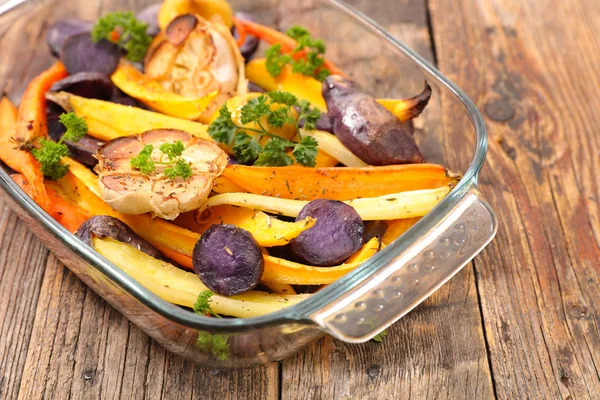 Gegrilde Gemengde Groenten Houten Tafel — Stockfoto