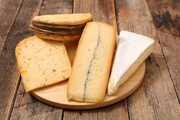 Brânză Asortată Bord Vedere Aproape — Fotografie, imagine de stoc