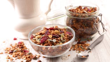 Granola fındık ve kuru meyve ile yakın atış