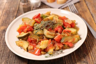ratatouille yakın çekim yukarı tabak