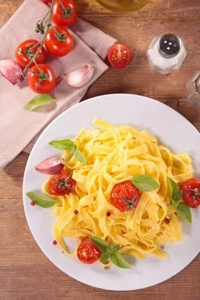 Tagliatelle Con Pomodoro Forno Uovo Close Shot — Foto Stock