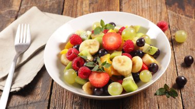 Taze meyve salatası.